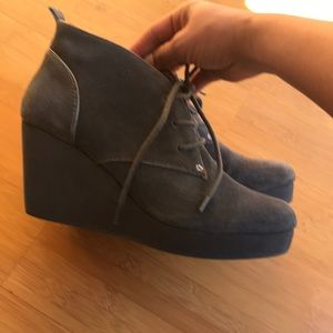 Tommy Bahama wedge shoe